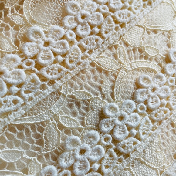 Lace Top With Brooch - Picture 7 of 9